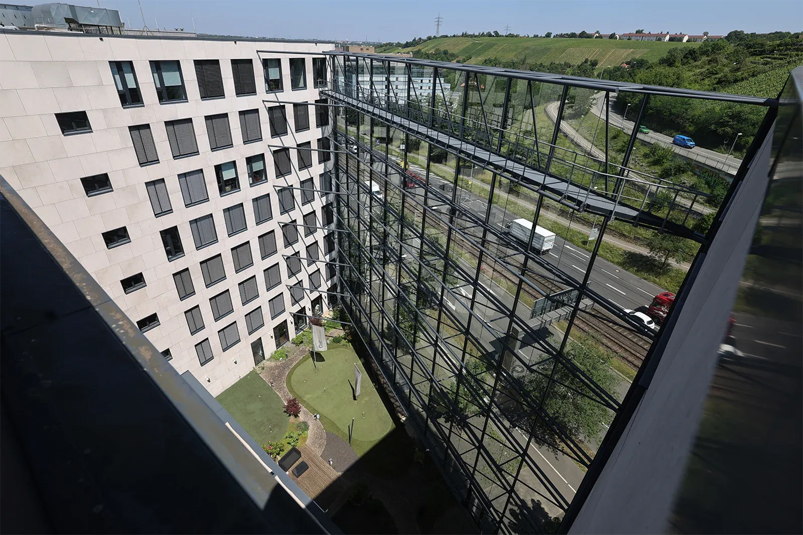 Moderne Glasfassade, Oasis II, Büroflächen am Pragsattel, Stuttgart